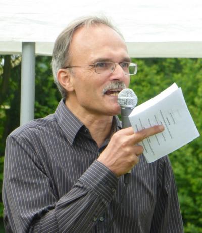 Klaus Bernard am Mikrofon Klaus Bernard am Mikrofon